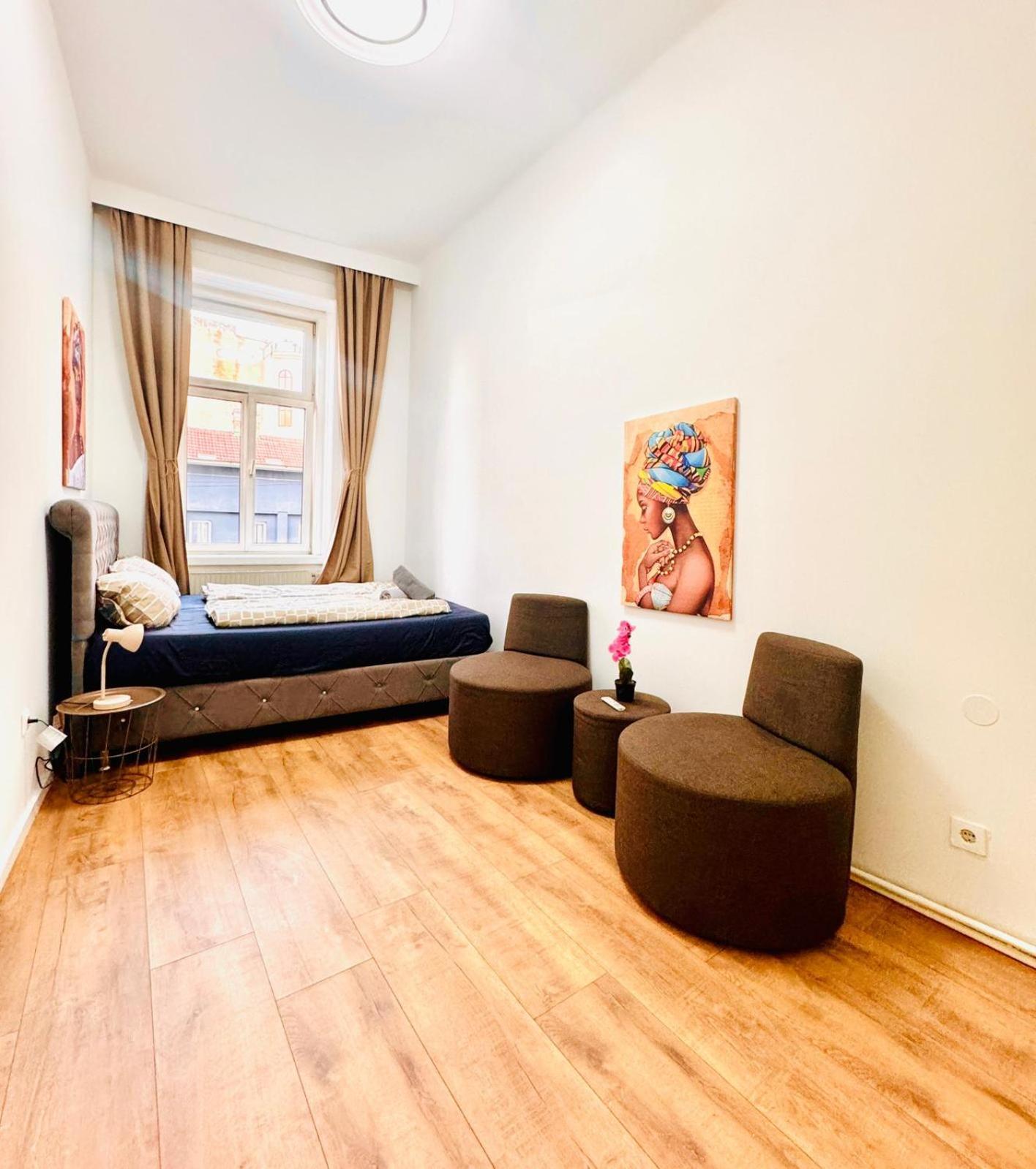 Cozy 9Br Shared Apartment, Only 12Min Walk To Augarten ウィーン エクステリア 写真
