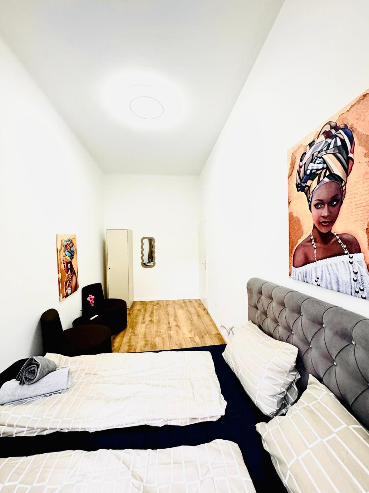 Cozy 9Br Shared Apartment, Only 12Min Walk To Augarten ウィーン エクステリア 写真