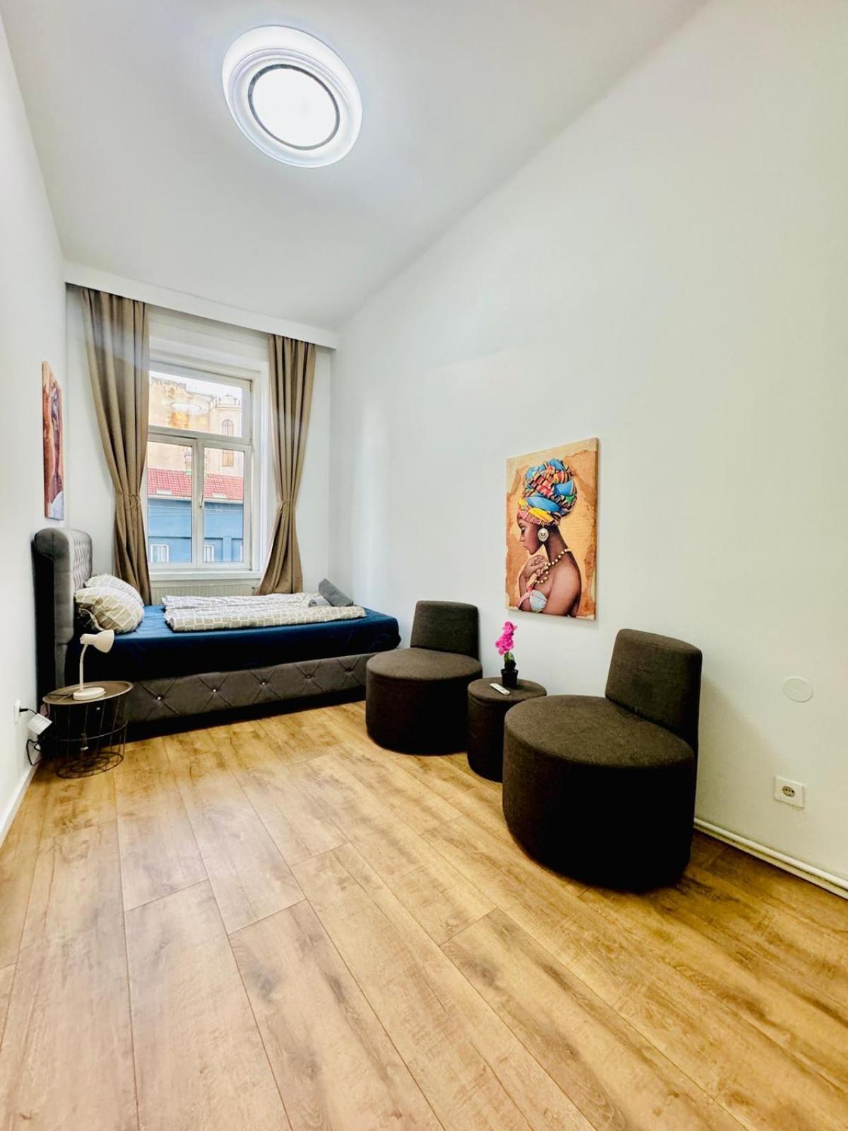 Cozy 9Br Shared Apartment, Only 12Min Walk To Augarten ウィーン エクステリア 写真