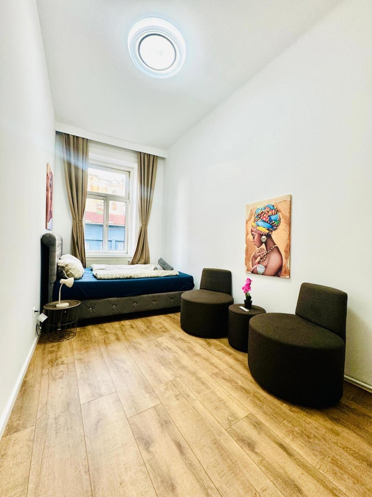 Cozy 9Br Shared Apartment, Only 12Min Walk To Augarten ウィーン エクステリア 写真