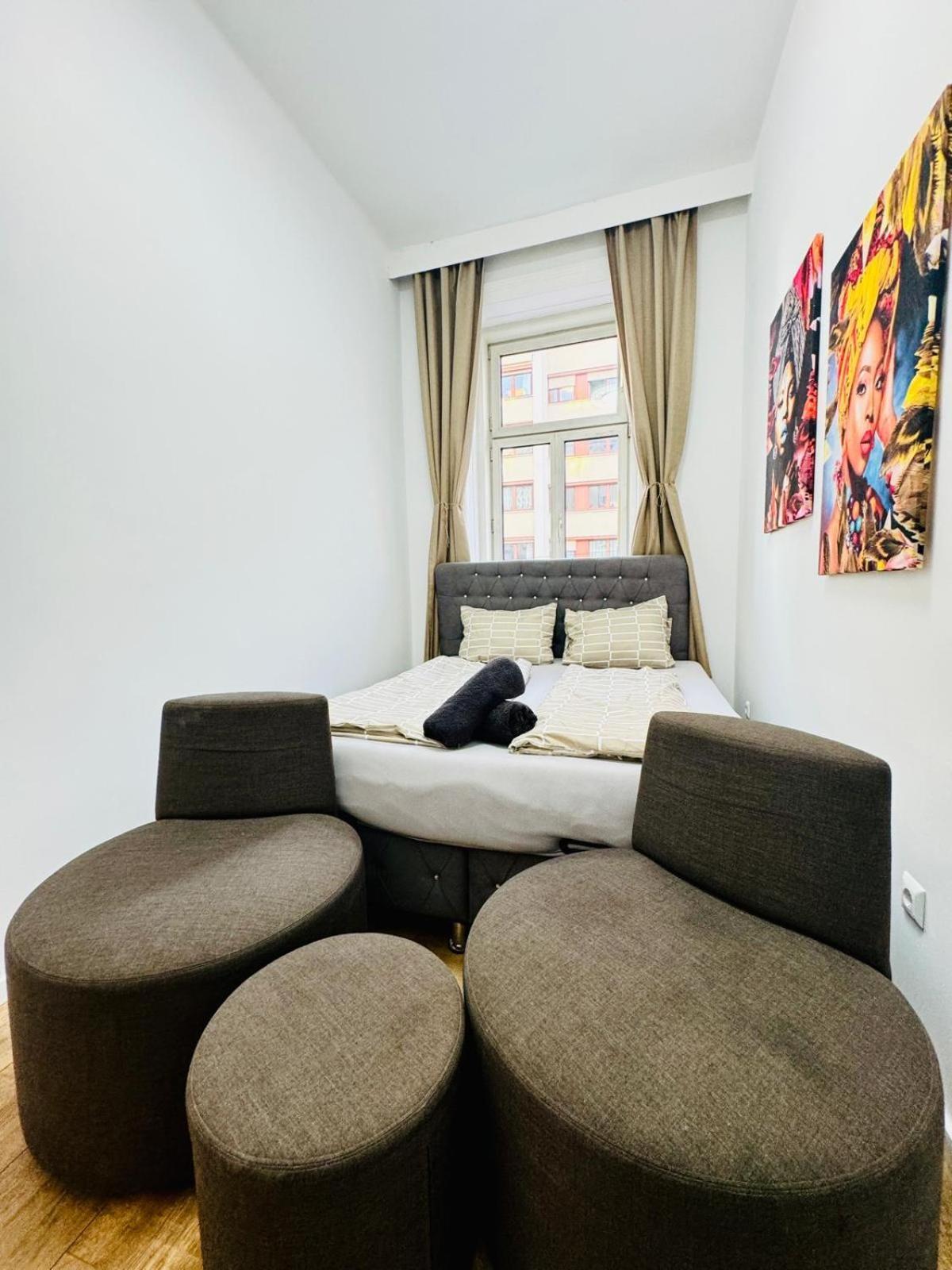 Cozy 9Br Shared Apartment, Only 12Min Walk To Augarten ウィーン エクステリア 写真