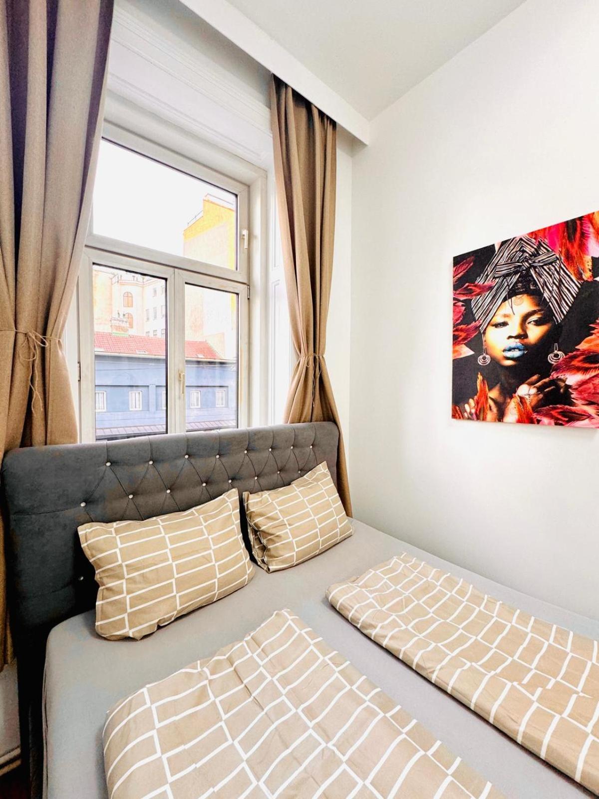 Cozy 9Br Shared Apartment, Only 12Min Walk To Augarten ウィーン エクステリア 写真
