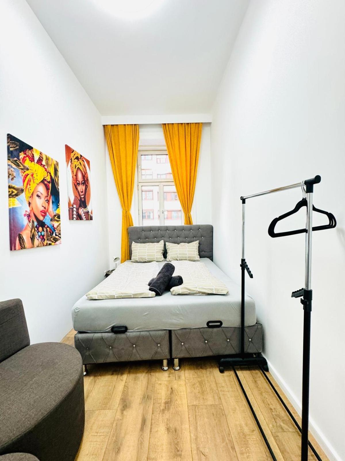 Cozy 9Br Shared Apartment, Only 12Min Walk To Augarten ウィーン エクステリア 写真