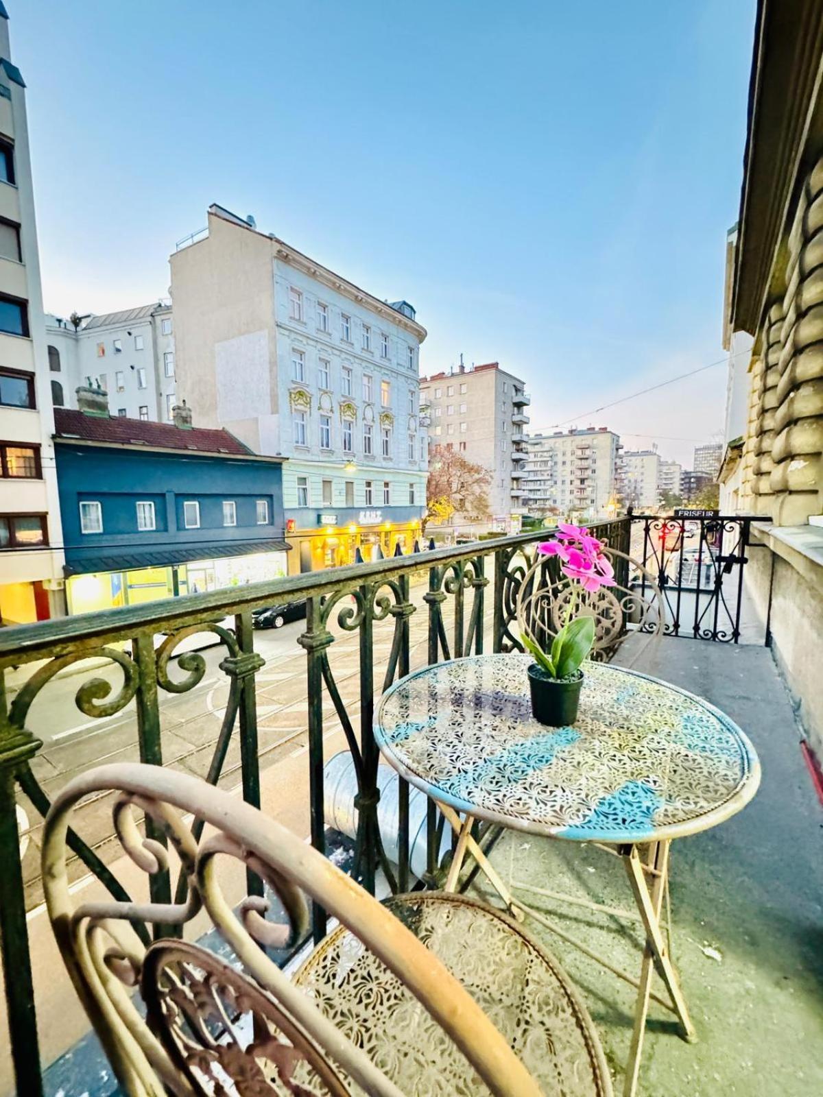 Cozy 9Br Shared Apartment, Only 12Min Walk To Augarten ウィーン エクステリア 写真