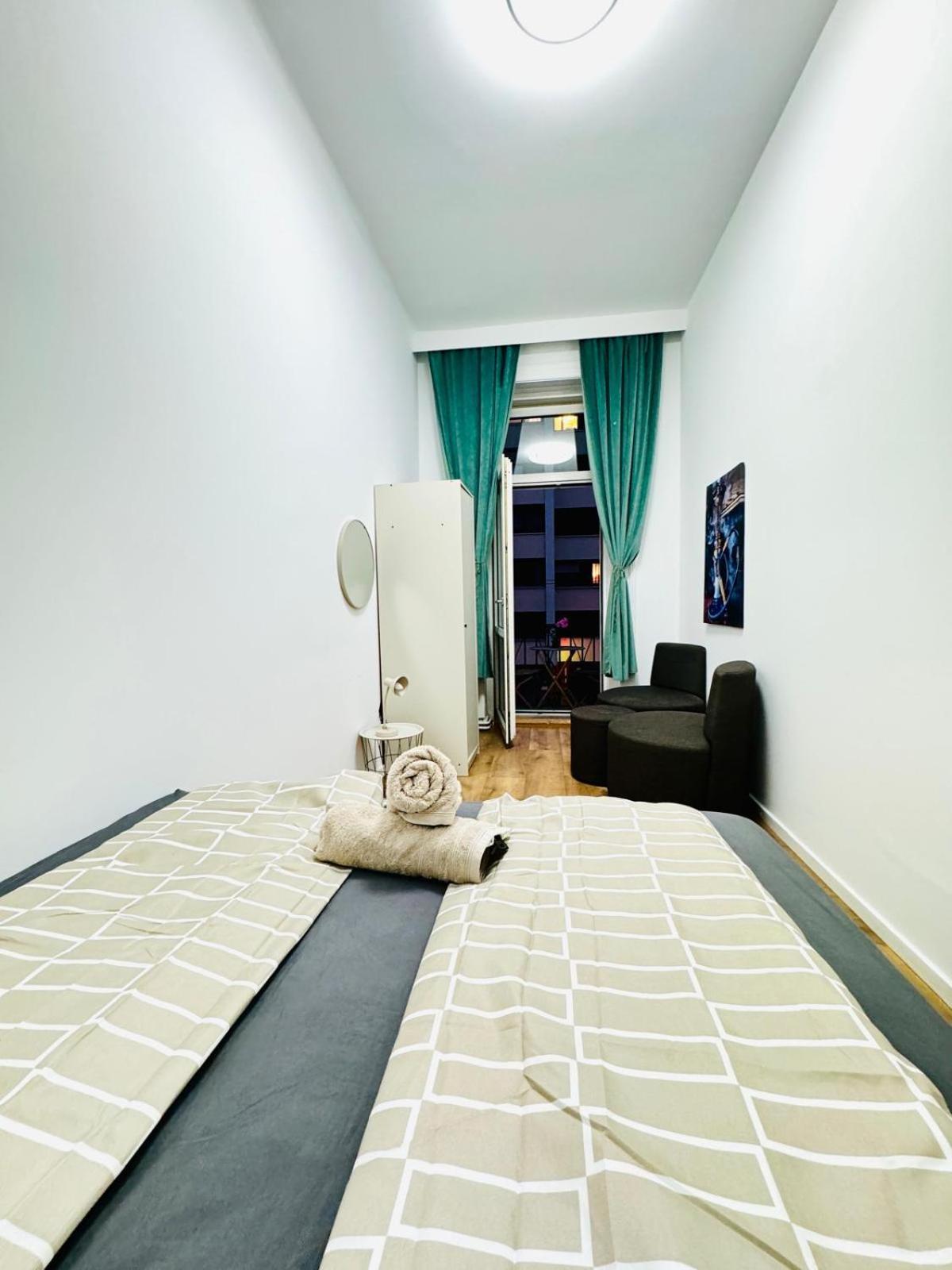 Cozy 9Br Shared Apartment, Only 12Min Walk To Augarten ウィーン エクステリア 写真