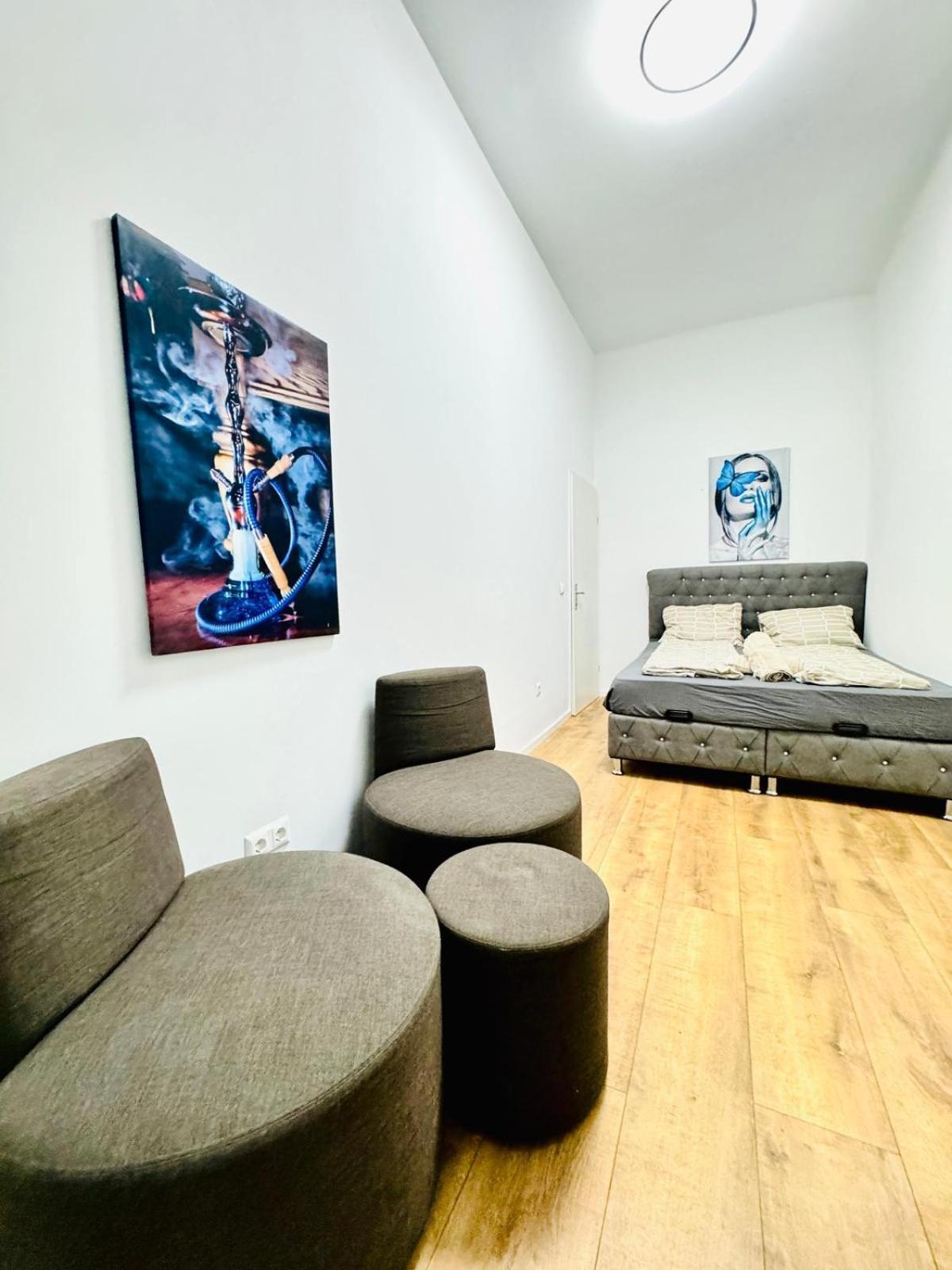 Cozy 9Br Shared Apartment, Only 12Min Walk To Augarten ウィーン エクステリア 写真
