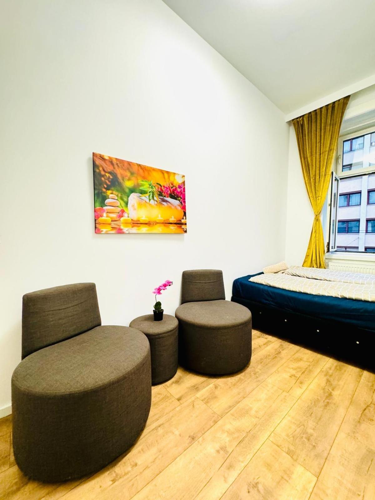 Cozy 9Br Shared Apartment, Only 12Min Walk To Augarten ウィーン エクステリア 写真