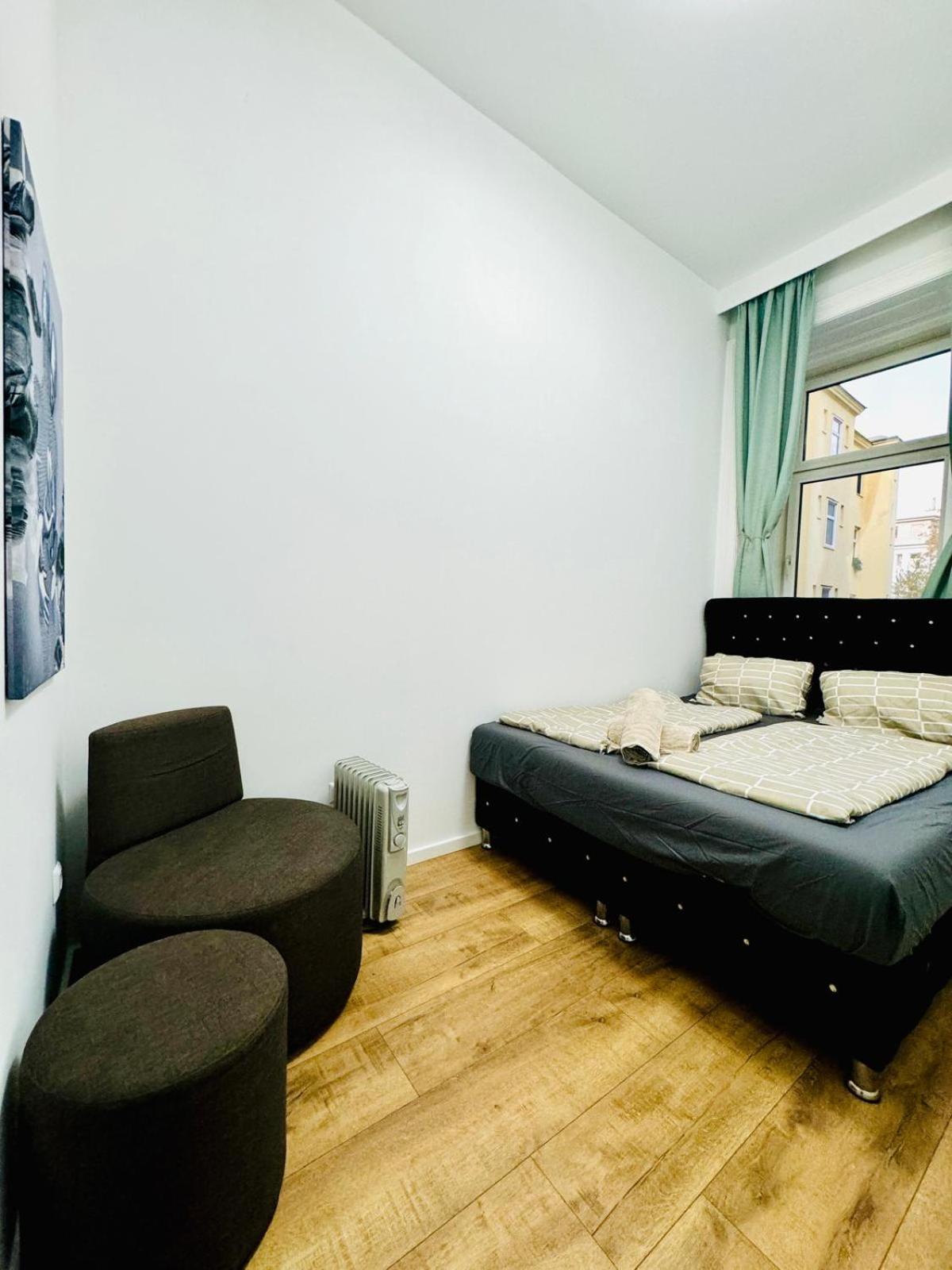 Cozy 9Br Shared Apartment, Only 12Min Walk To Augarten ウィーン エクステリア 写真